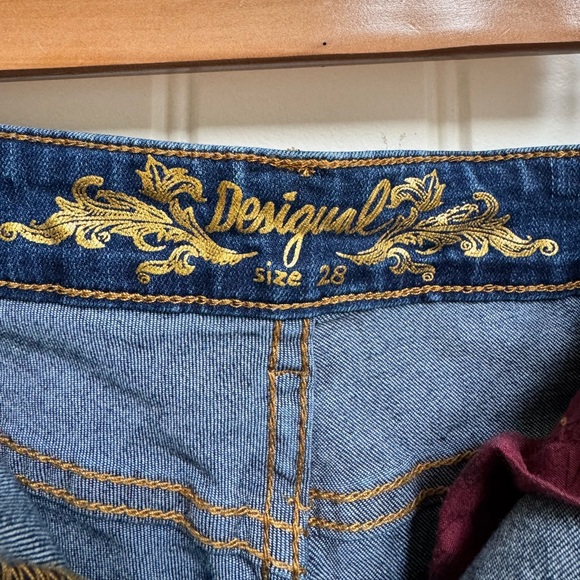 Desigual Sequin Embroidered Cuff Cropped Mid Rise Skinny Jeans. Size 28” x 26” - Picture 7 of 9